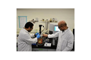 ACES researchers in lab.